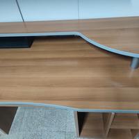 Scrivania con rialzo per pc