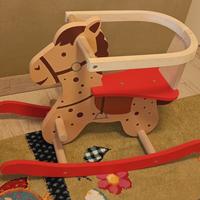 cavallo a dondolo in legno