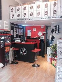 Negozio in centro con vetrina