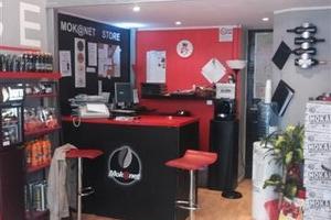 Negozio in centro con vetrina