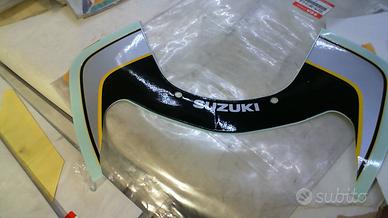 ADESIVO CUPOLINO GSX-R 750 01-03 SUZUKI 68275-35F1