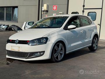 VOLKSWAGEN POLO 6R per ricambi usati CAY