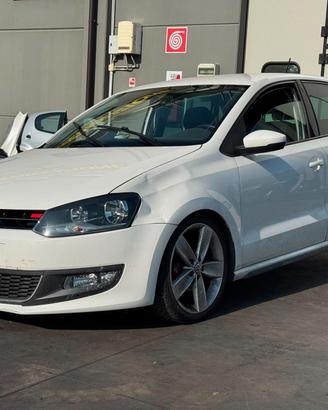 VOLKSWAGEN POLO 6R per ricambi usati CAY