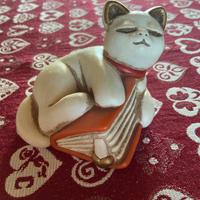 Thun gatto con il libro