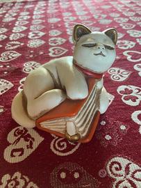 Thun gatto con il libro