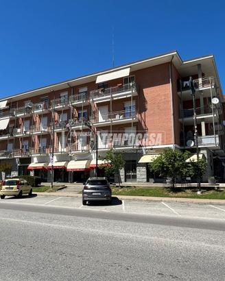 SPLENDIDO TRILOCALE CON TERRAZZO - BARACCONE CASTA