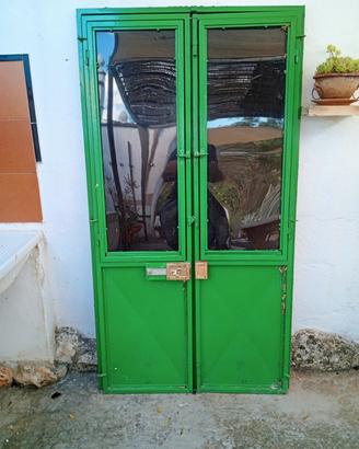 Porta in ferro 2 ante con zanzariera 