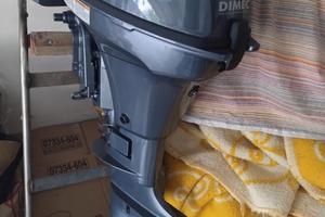 Motore marino fuoribordo