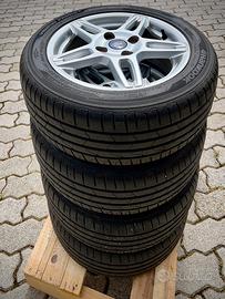 Cerchi lega Ford Fiesta + pneumatici pari al nuovo