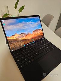Microsoft Surface Pro X con penna e accessori