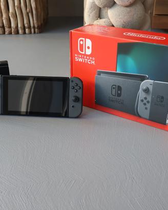 Nintendo Switch V2 Grigia + 6 Giochi + Custodia -