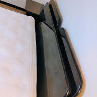  LETTO CON COMO' E COMODINI.