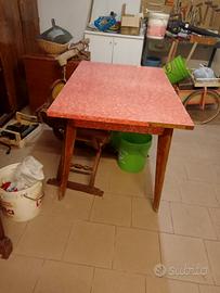 Tavolo da cucina 