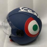 casco rivestito in ecopelle blu per vespa