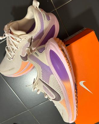 Nike Vomero 18, n 40 EU (US 8.5), nuove