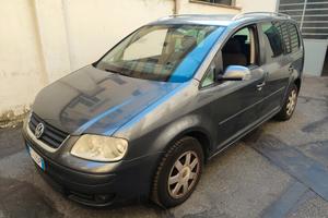 Volkswagen Touran 2.0 16V TDI DSG Highline