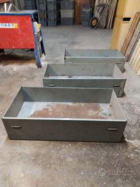 Cassoni in ferro con rotelle