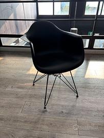 Sedie nere stile Vitra – design moderno vintage