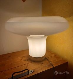 lampada Lesbo di Mangiarotti per Artemide