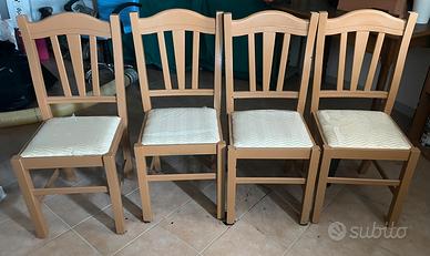 Sedie, tavolinetto, quadri, sedia da scrivania