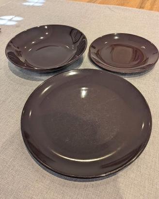 Servizio di piatti IKEA viola melanzana