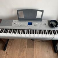 PIANO DIGITALE YAMAHA PORTABLE GRAND DGX-640