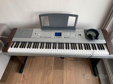 PIANO DIGITALE YAMAHA PORTABLE GRAND DGX-640