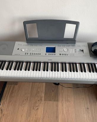 PIANO DIGITALE YAMAHA PORTABLE GRAND DGX-640