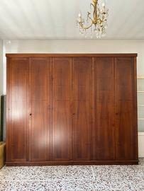 Armadio in legno massello arte povera