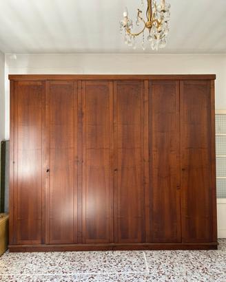 Armadio in legno massello arte povera