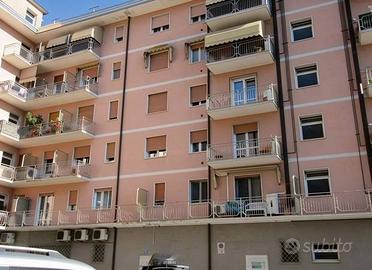 Immobile in asta di 89 m² con 3 locali e box auto 