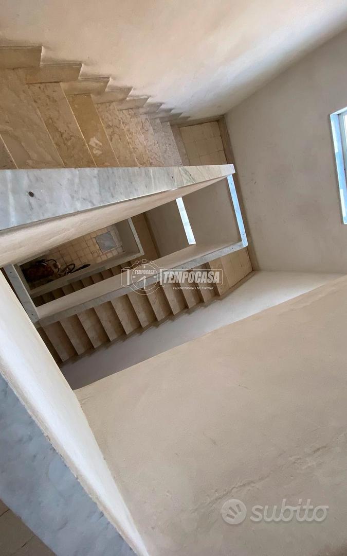 Ampio quadrilocale oltre accessori con doppio ingr - Vista 6