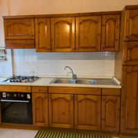 Cucina in legno massello completa, stile rustico