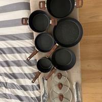 set di pentole e padelle completo