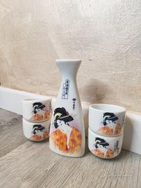 Set sake di porcellana con Geisha