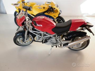 Moto Ducati Monster