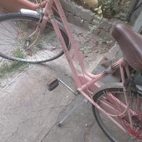 Bici da donnada 26 e una Graziella