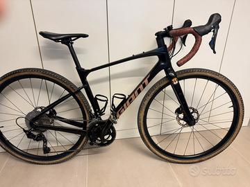 Bici Gravel Revolt 3 anno 2022