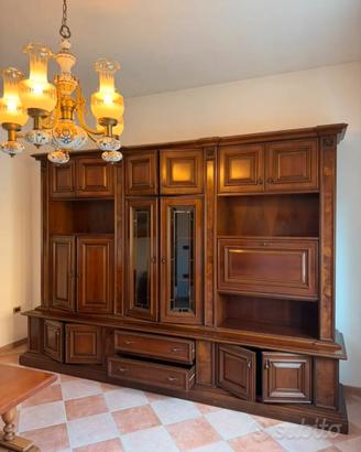 Elegante mobile in legno per soggiorno