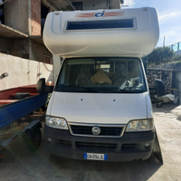 Camper con dinette posteriore