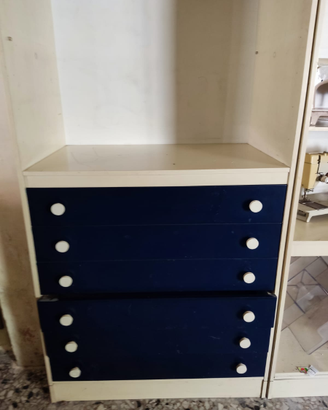 Cassettiera con sopralzo a giorno