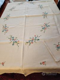 tovaglia ricamata
