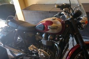 TRIUMPH BONNEVILLE T100