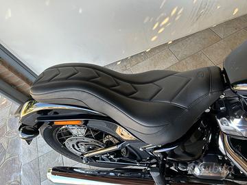 Sella Harley-Davidson Street Bob