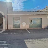 NEGOZIO A GOTTOLENGO