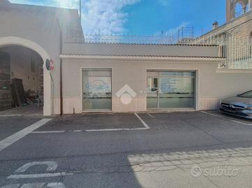 NEGOZIO A GOTTOLENGO