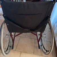 Sedia a rotelle pieghevole con cintura