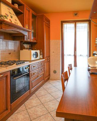 cucina completa di elettrodomestici e rubinetteria