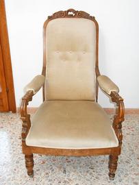 Poltrona antica in noce 