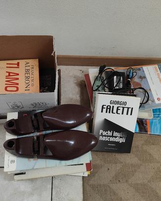  oggetti vari soprattutto libri e romanzi